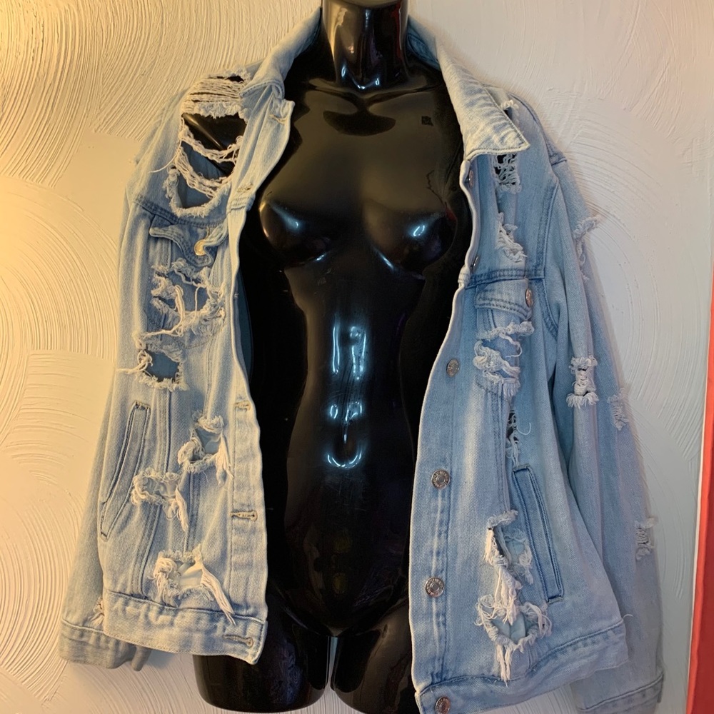 Forever 21 distressed jean jacket 🤍
